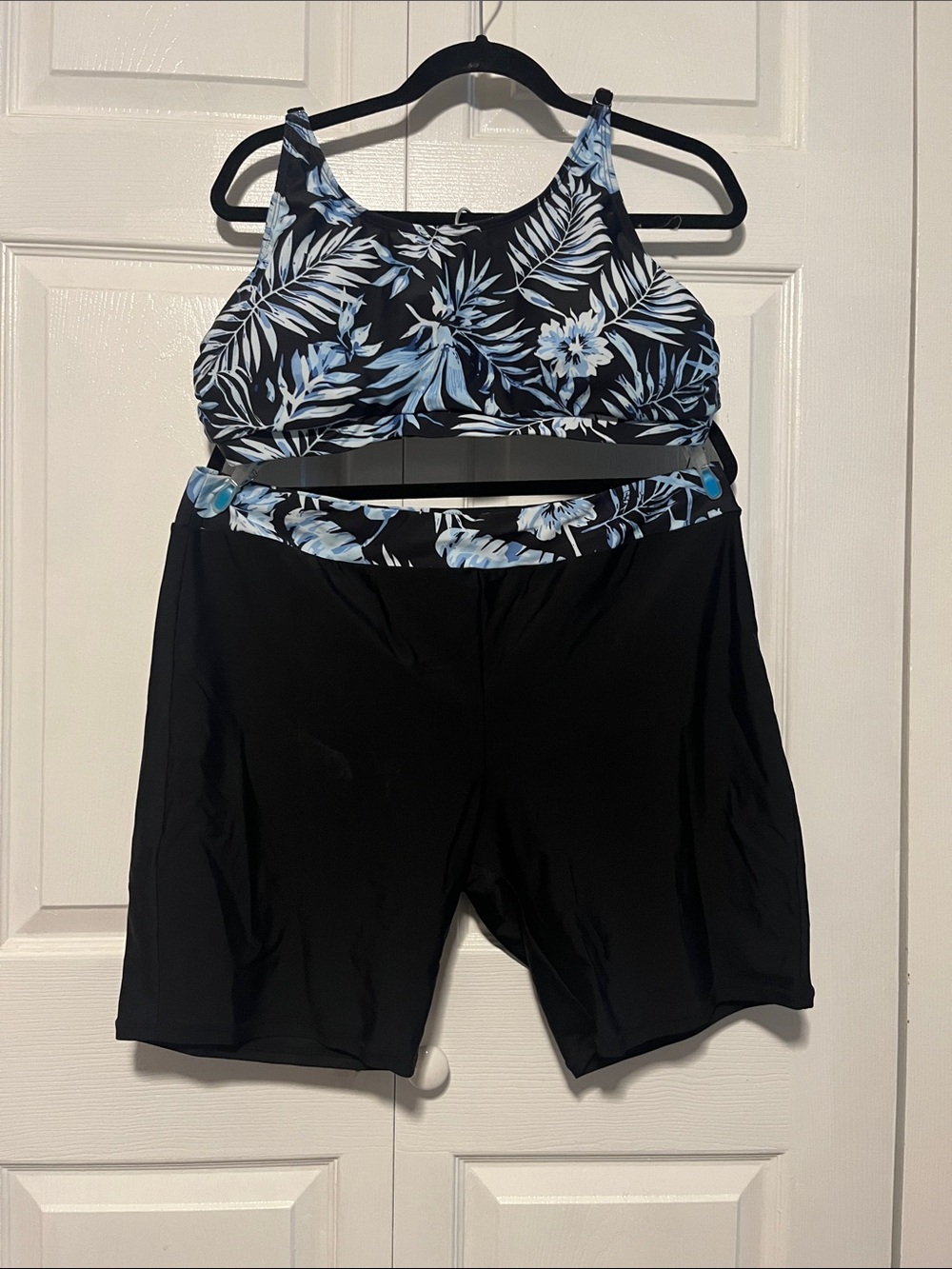Womens 2 Piece Black Swim with Floral Shorts with Blue Floral Bikini Top Size 2X